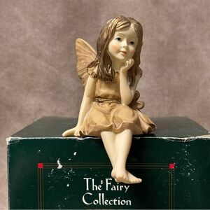 Vintage Dezine 93 Fairly Figuren Sitting and Thinking